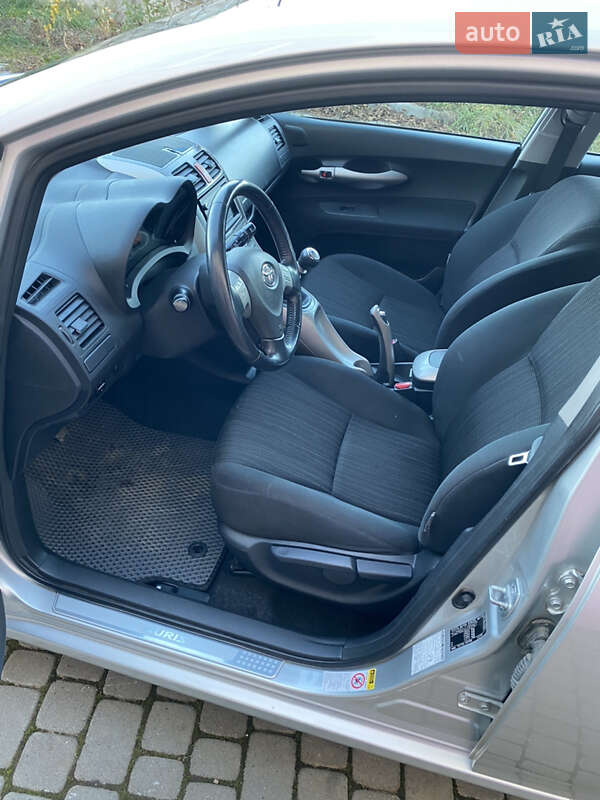 Хетчбек Toyota Auris 2006 в Івано-Франківську