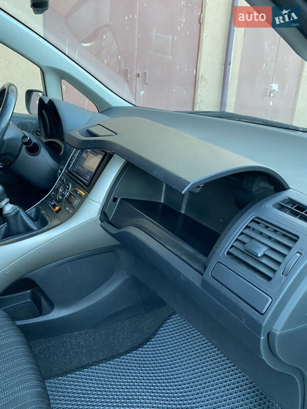 Хетчбек Toyota Auris 2006 в Івано-Франківську