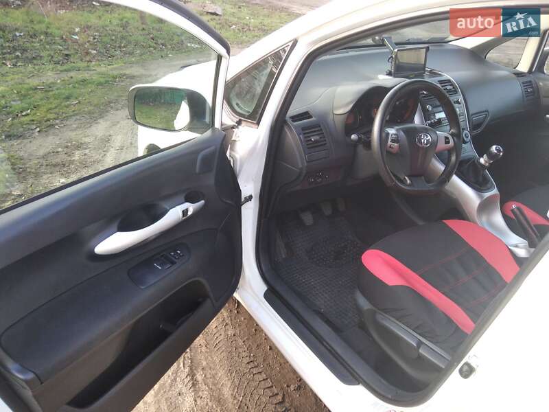 Хэтчбек Toyota Auris 2011 в Кропивницком