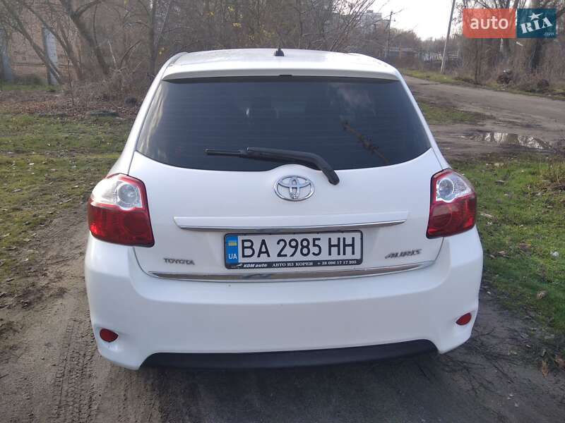 Хэтчбек Toyota Auris 2011 в Кропивницком
