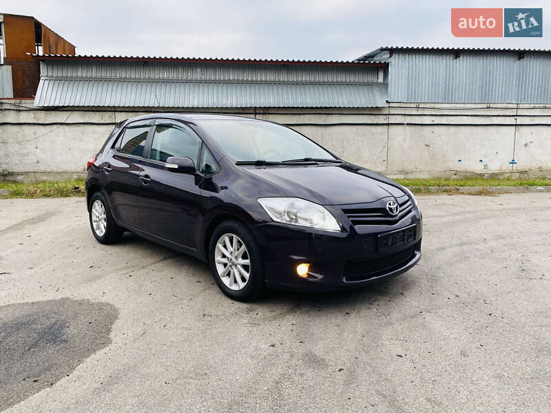 Хэтчбек Toyota Auris 2010 в Киеве