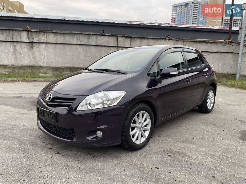 Хэтчбек Toyota Auris 2010 в Киеве