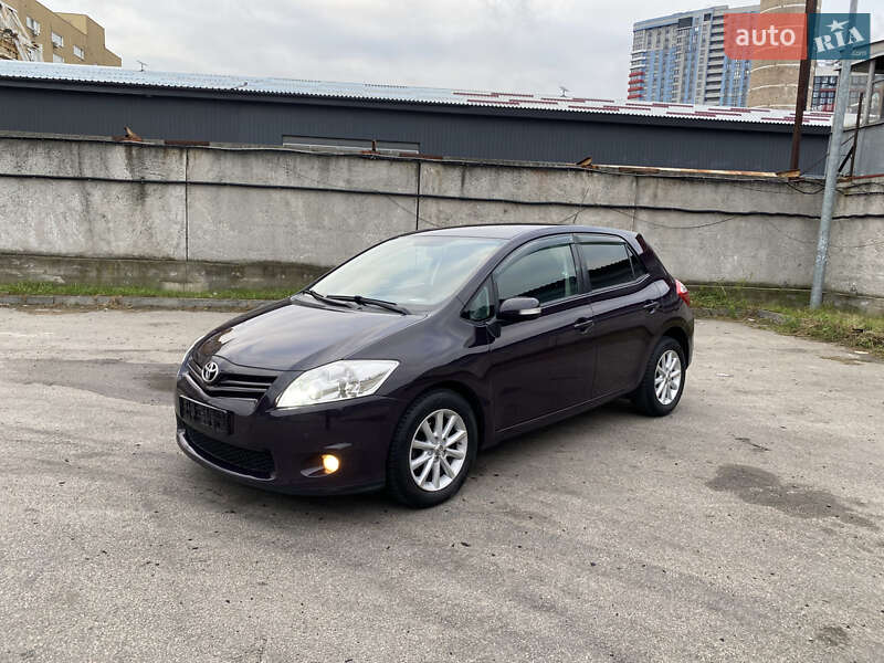 Хэтчбек Toyota Auris 2010 в Киеве