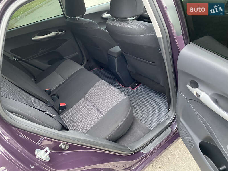 Хэтчбек Toyota Auris 2010 в Киеве