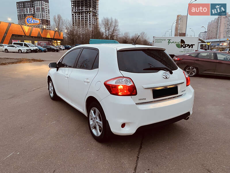 Хэтчбек Toyota Auris 2012 в Киеве