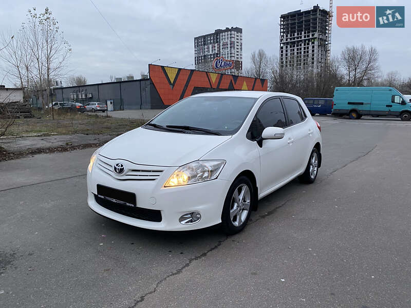 Хэтчбек Toyota Auris 2012 в Киеве