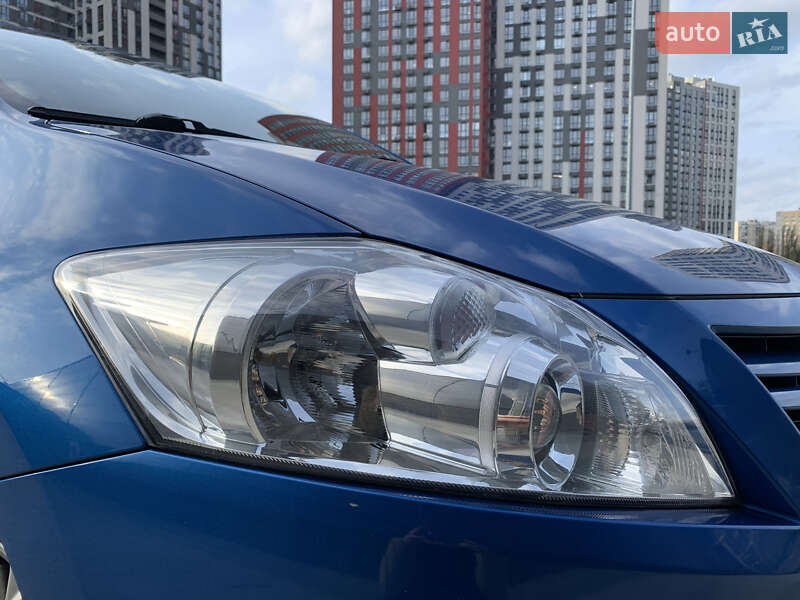 Хетчбек Toyota Auris 2010 в Києві