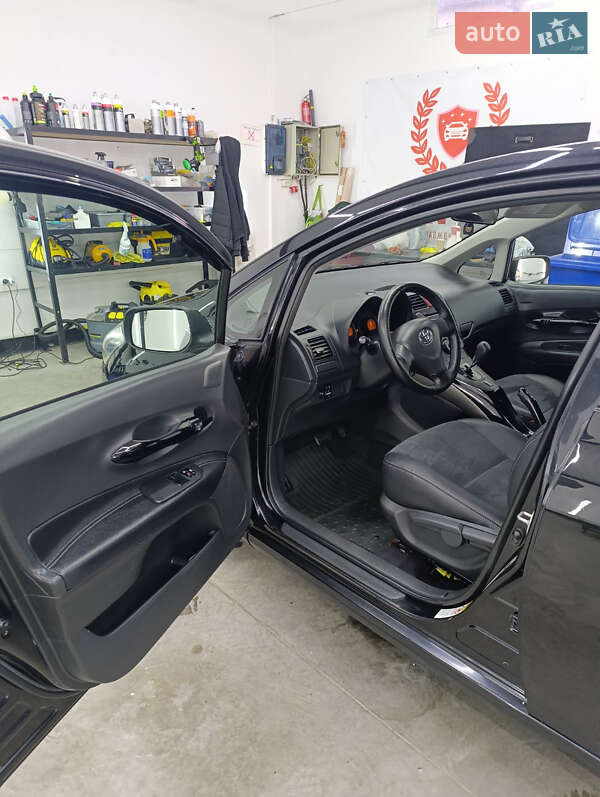 Хетчбек Toyota Auris 2008 в Чернівцях