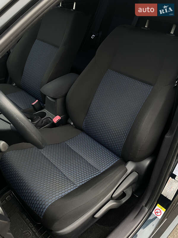 Хетчбек Toyota Auris 2014 в Києві фото 29 Хетчбек Toyota Auris 2014 в Києві