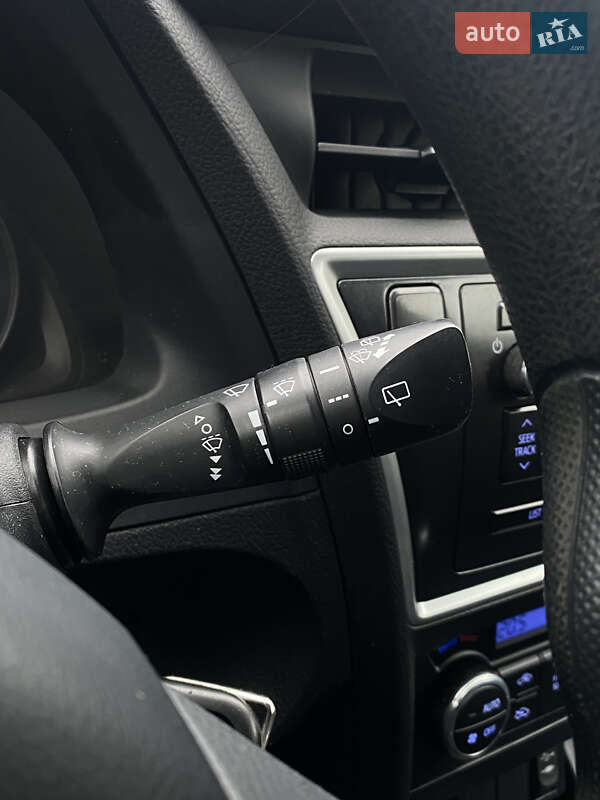 Хетчбек Toyota Auris 2014 в Києві фото 53 Хетчбек Toyota Auris 2014 в Києві