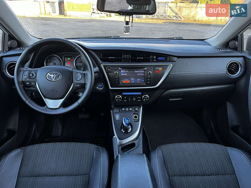 Хэтчбек Toyota Auris 2013 в Луцке