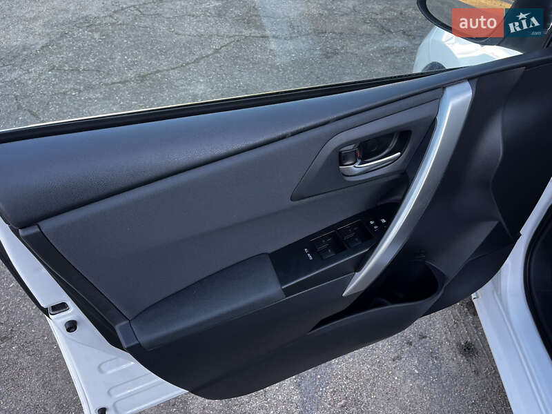 Хэтчбек Toyota Auris 2013 в Луцке