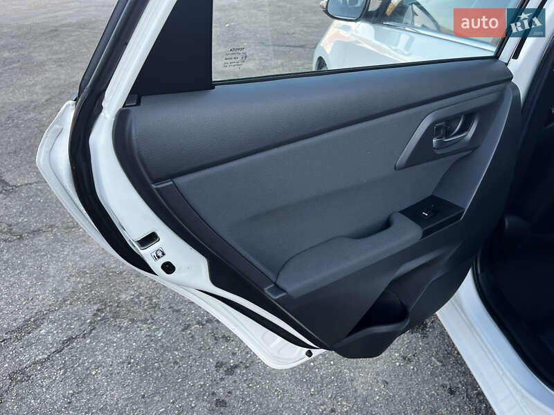 Хэтчбек Toyota Auris 2013 в Луцке