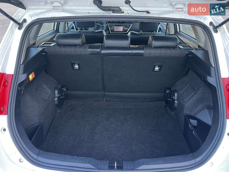 Хэтчбек Toyota Auris 2013 в Луцке