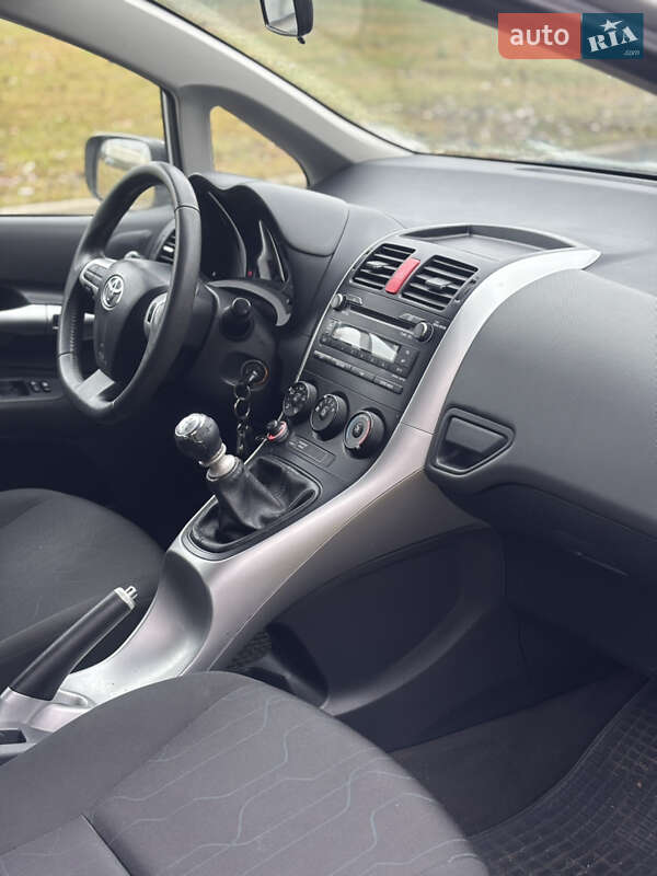 Хетчбек Toyota Auris 2010 в Києві