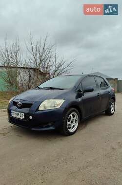 Хэтчбек Toyota Auris 2008 в Сарнах