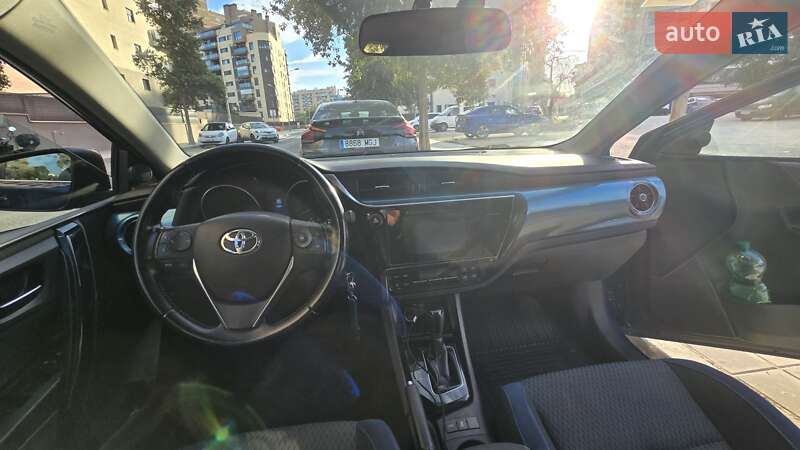 Хэтчбек Toyota Auris 2015 в Киеве