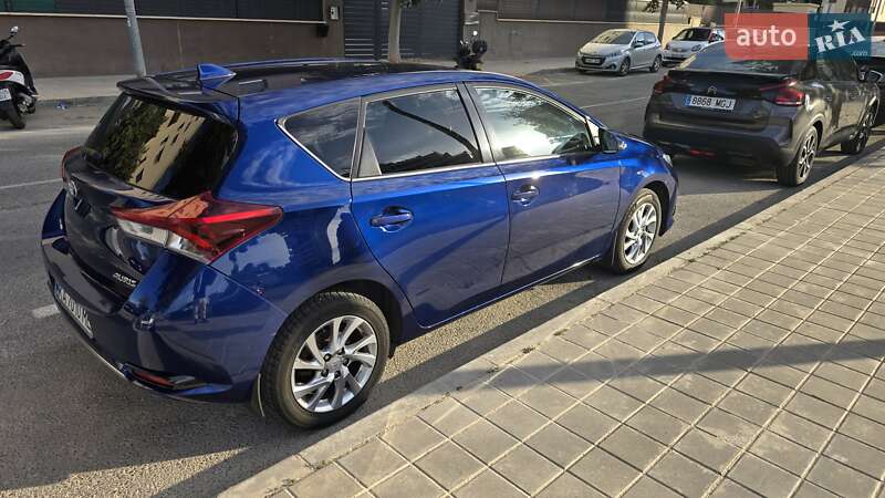 Хэтчбек Toyota Auris 2015 в Киеве