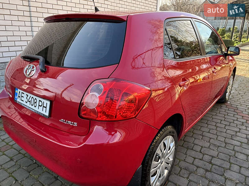 Хетчбек Toyota Auris 2008 в Дніпрі