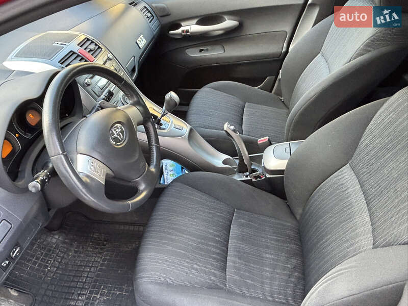 Хетчбек Toyota Auris 2008 в Дніпрі