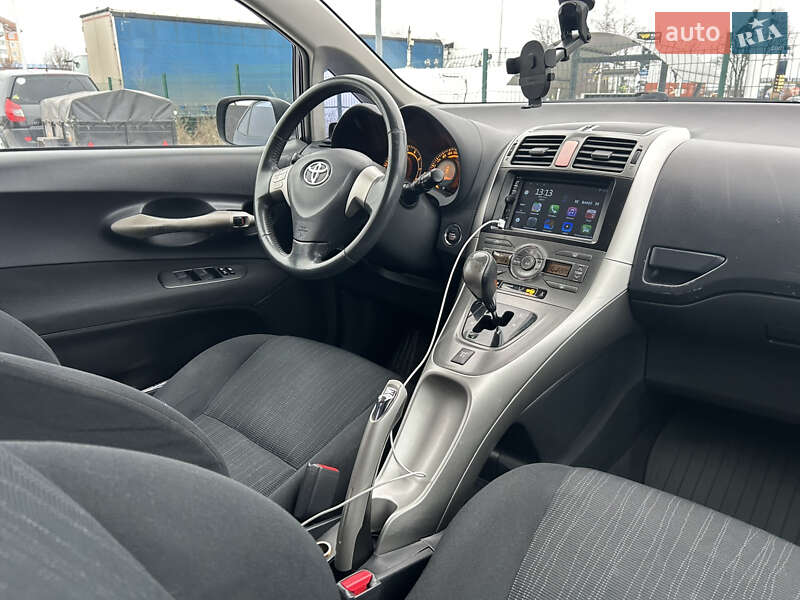 Хэтчбек Toyota Auris 2008 в Буче
