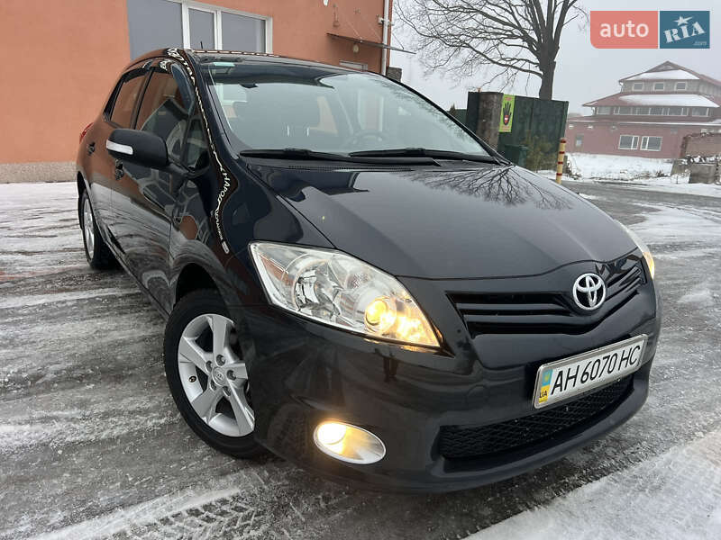 Хэтчбек Toyota Auris 2011 в Виннице
