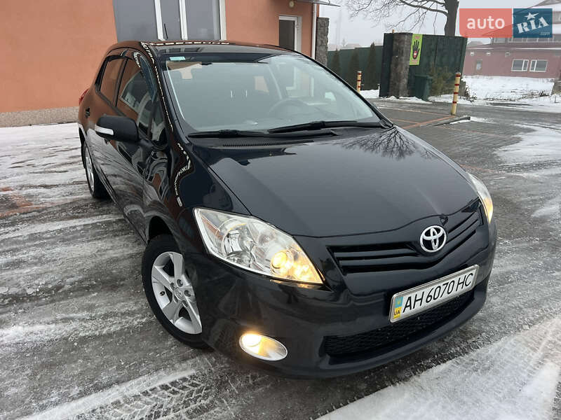 Хэтчбек Toyota Auris 2011 в Виннице