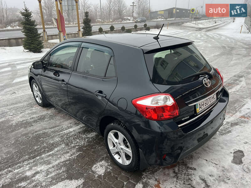Хэтчбек Toyota Auris 2011 в Виннице