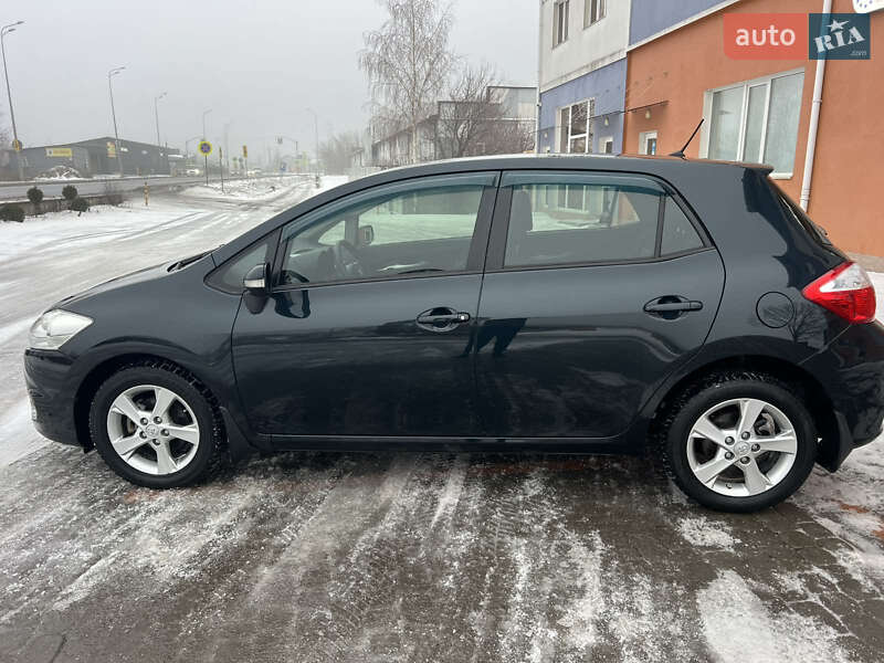 Хэтчбек Toyota Auris 2011 в Виннице