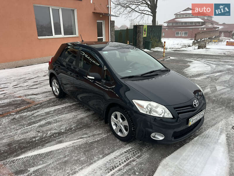 Хэтчбек Toyota Auris 2011 в Виннице