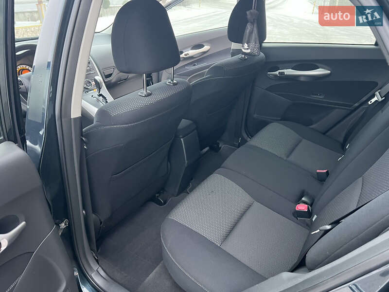 Хэтчбек Toyota Auris 2011 в Виннице