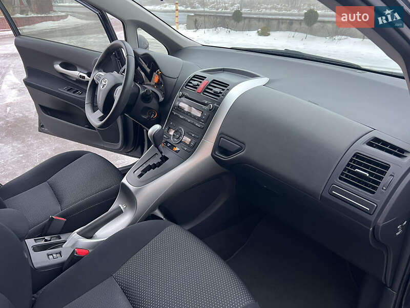 Хэтчбек Toyota Auris 2011 в Виннице