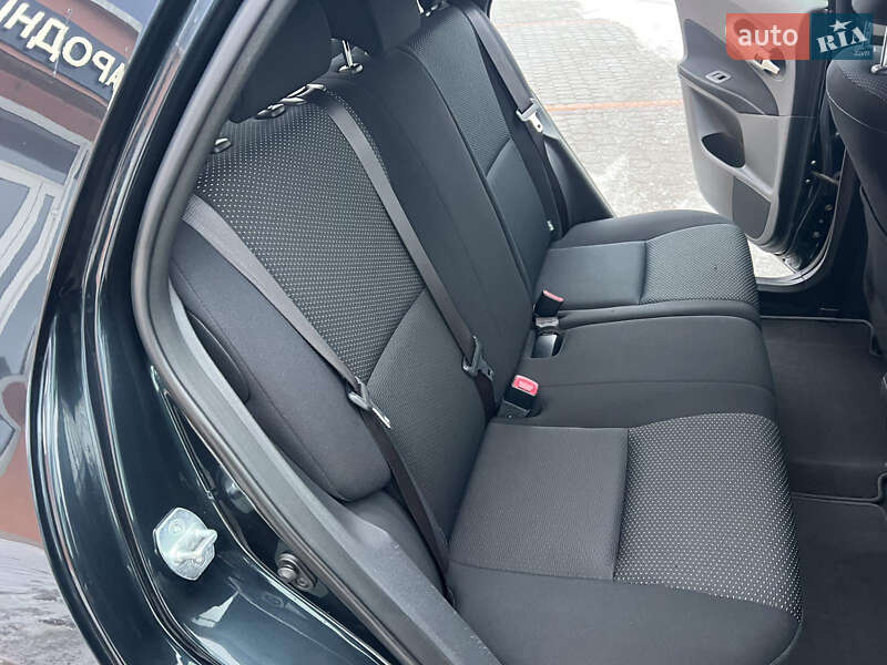 Хэтчбек Toyota Auris 2011 в Виннице