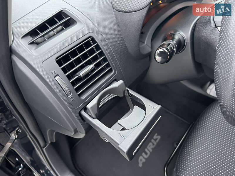 Хэтчбек Toyota Auris 2011 в Виннице