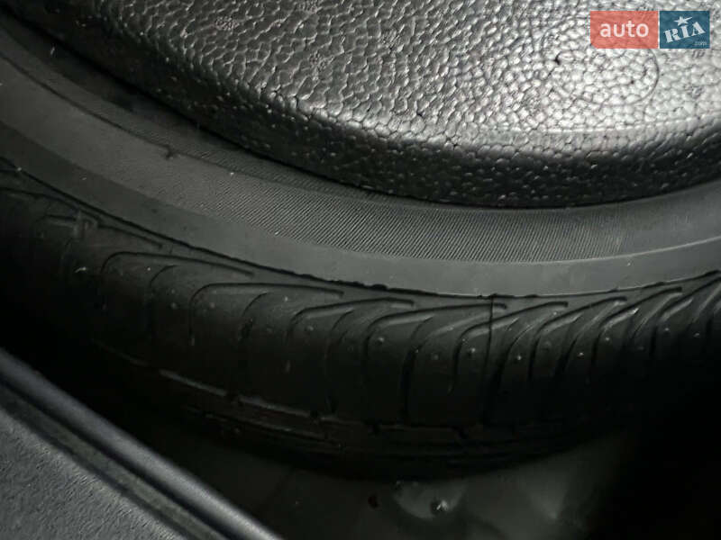 Хэтчбек Toyota Auris 2011 в Виннице