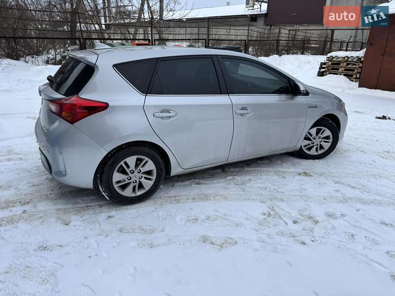Хэтчбек Toyota Auris 2012 в Сумах