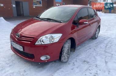 Хетчбек Toyota Auris 2012 в Ромнах