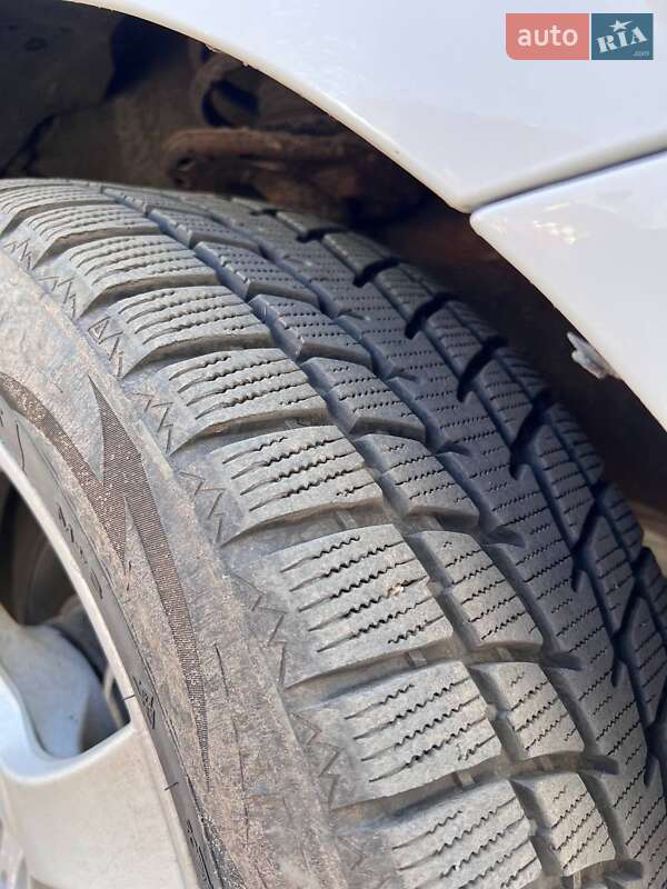 Хетчбек Toyota Auris 2009 в Житомирі