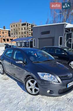 Хэтчбек Toyota Auris 2010 в Конотопе