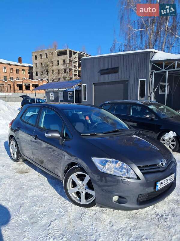 Хэтчбек Toyota Auris 2010 в Конотопе