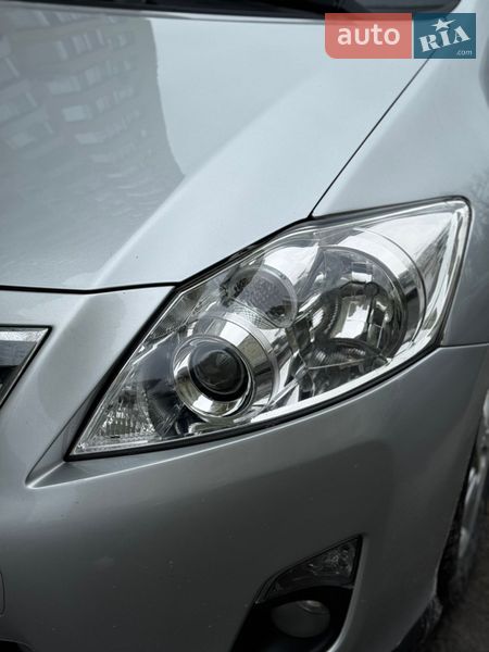 Хэтчбек Toyota Auris 2012 в Киеве