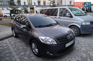 Хетчбек Toyota Auris 2010 в Івано-Франківську