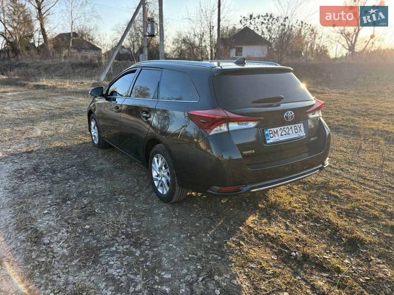 Универсал Toyota Auris 2015 в Ахтырке