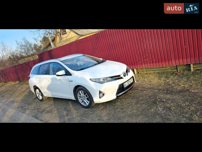 Toyota Auris 2015