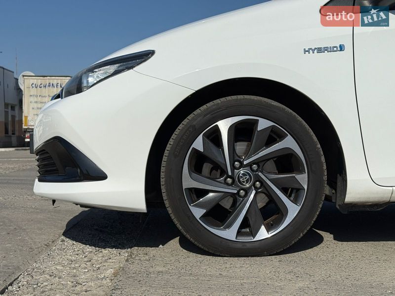 Хетчбек Toyota Auris 2016 в Ужгороді