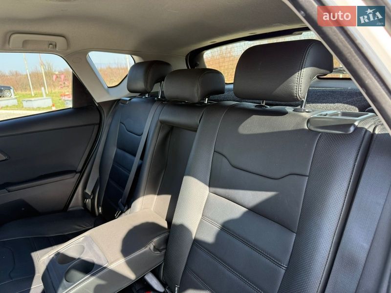 Хетчбек Toyota Auris 2016 в Ужгороді