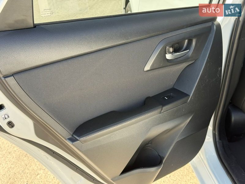 Хетчбек Toyota Auris 2016 в Ужгороді