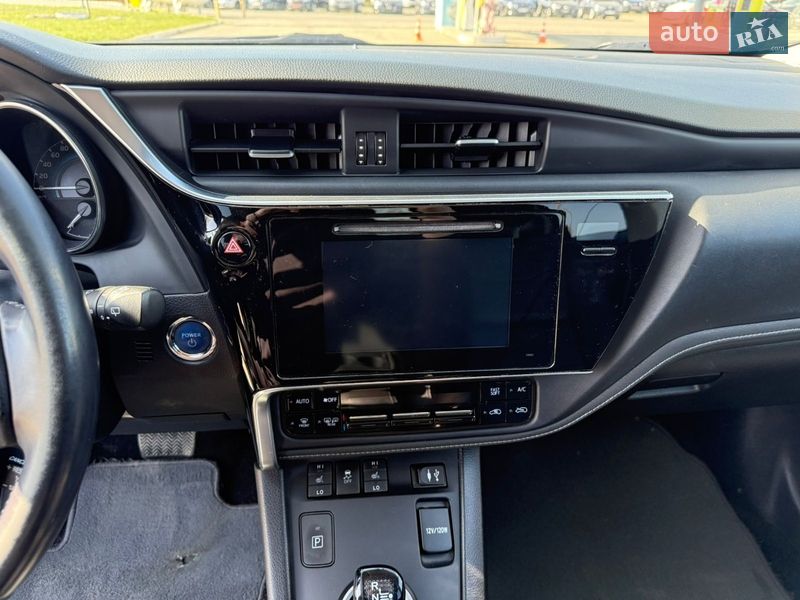Хетчбек Toyota Auris 2016 в Ужгороді