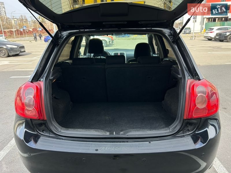 Хэтчбек Toyota Auris 2008 в Киеве