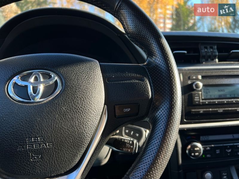 Хетчбек Toyota Auris 2014 в Львові